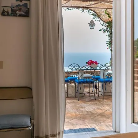 Nyaraló Beautiful With View In The Heart Of Capri