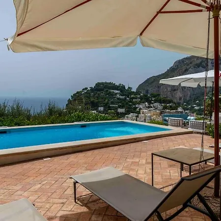 Beautiful With View In The Heart Of Ferienhaus